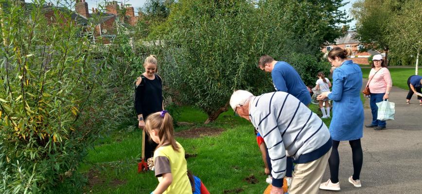 Community volunteers planting bulbs in Dysart Park. 